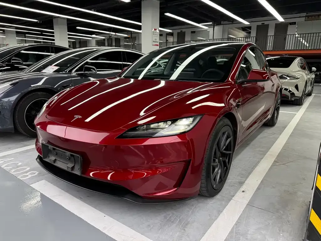 Tesla Model 3 — фото 1