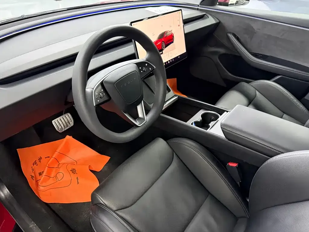 Tesla Model 3 — фото 9