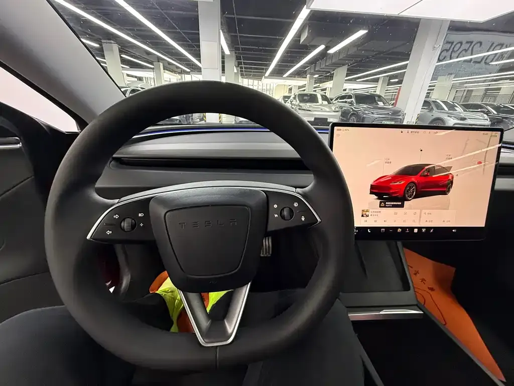 Tesla Model 3 — фото 10