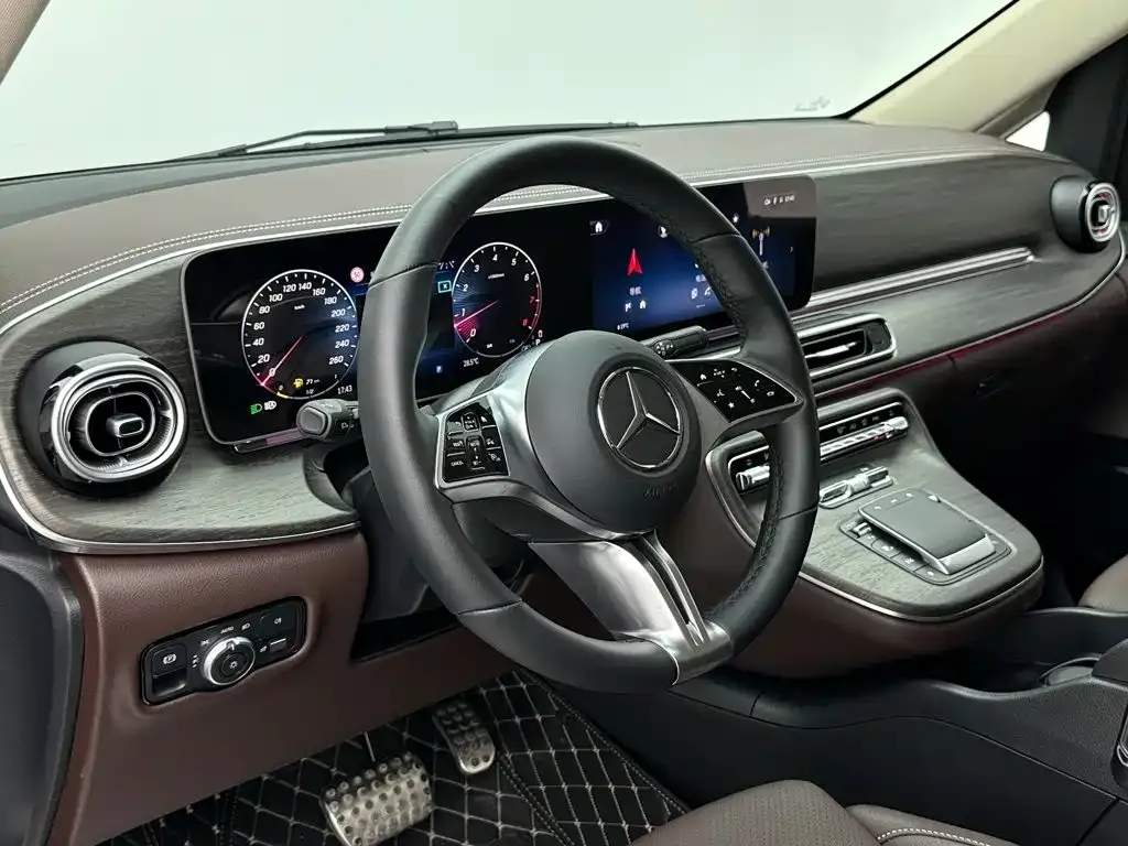 Mercedes-Benz V-Class — фото 10