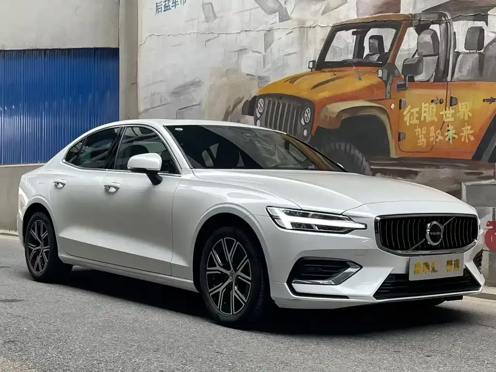 Volvo S60 — фото 10