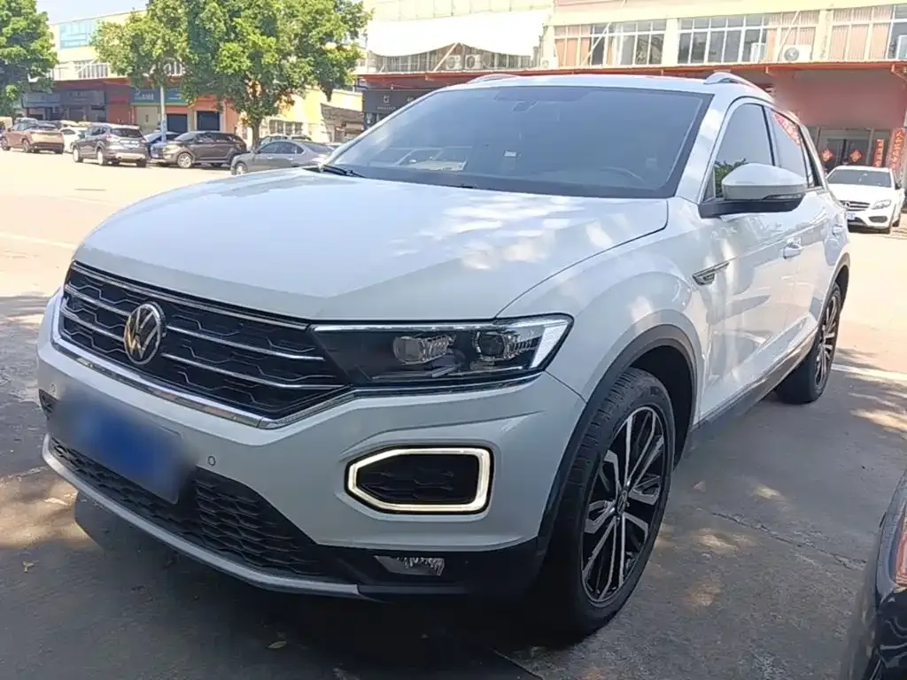 Volkswagen T-Roc — фото 1