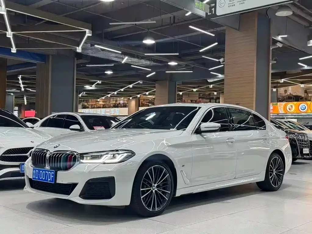BMW 5 Series — фото 1