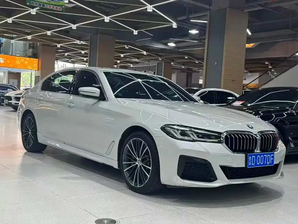 BMW 5 Series — фото 10