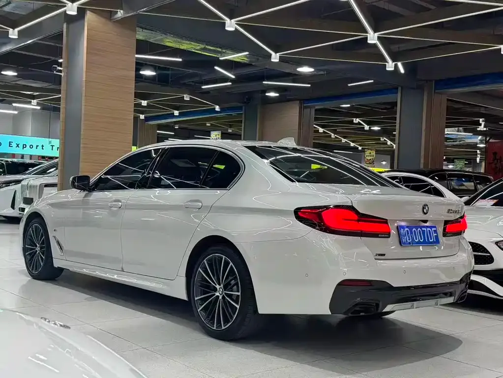 BMW 5 Series — фото 5