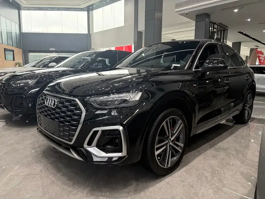 Audi Q5L Sportback — фото 1