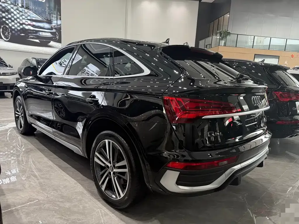 Audi Q5L Sportback — фото 8