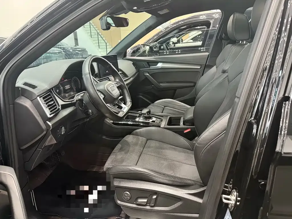 Audi Q5L Sportback — фото 4