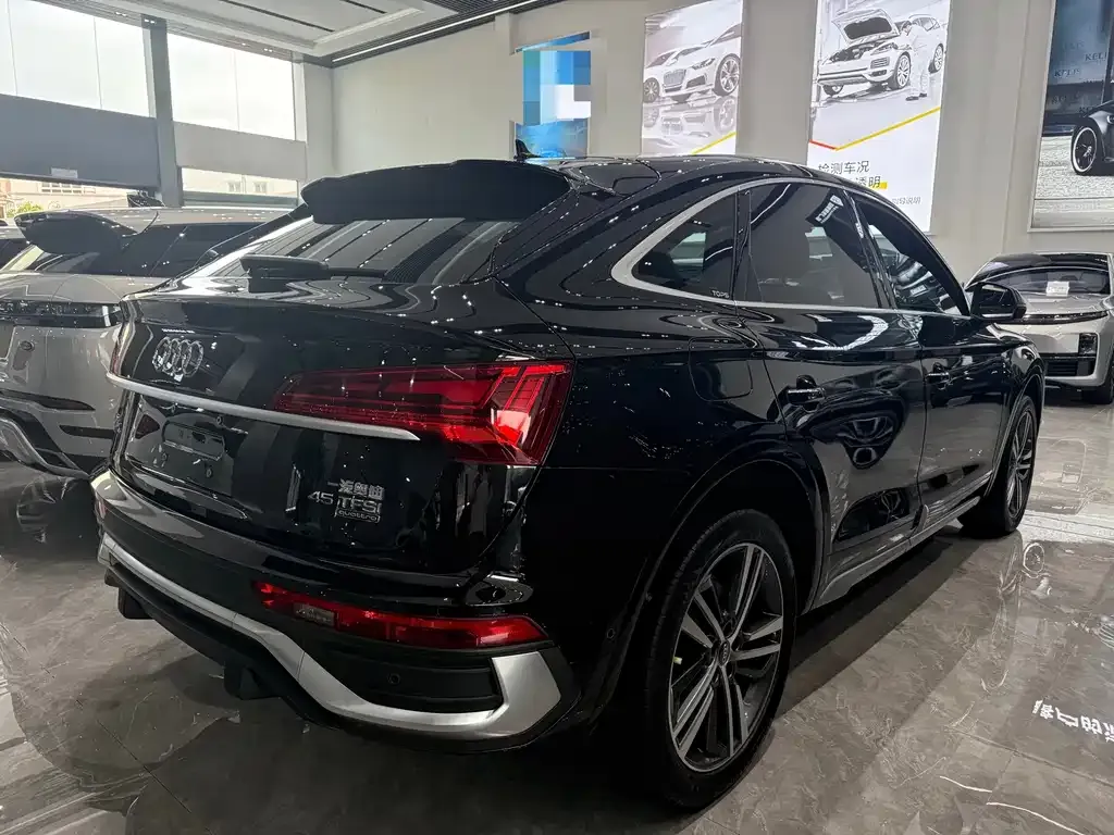 Audi Q5L Sportback — фото 3