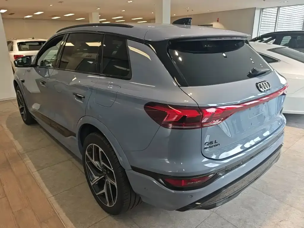 Audi Q6L e-tron — фото 3
