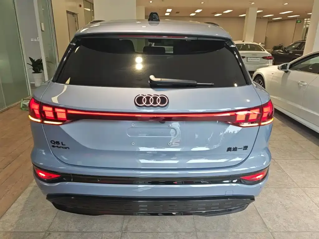 Audi Q6L e-tron — фото 6