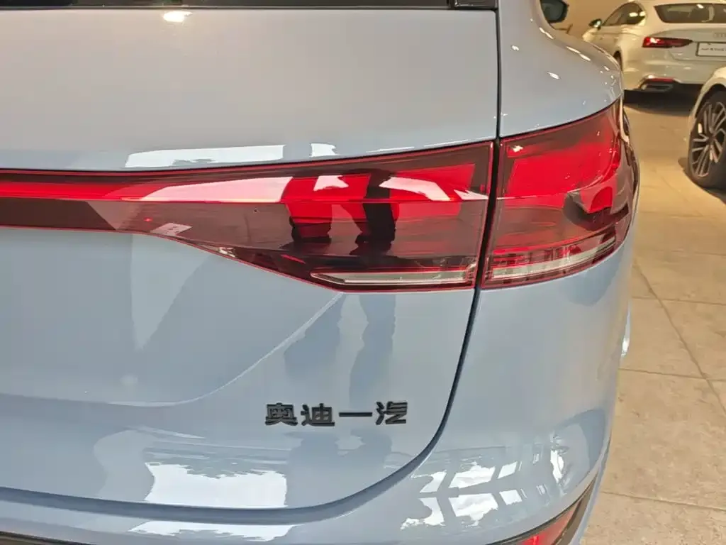 Audi Q6L e-tron — фото 2