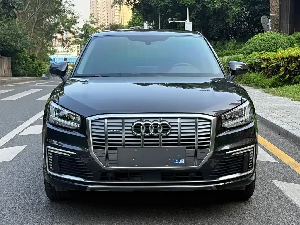 Audi Q2L e-tron — фото 8