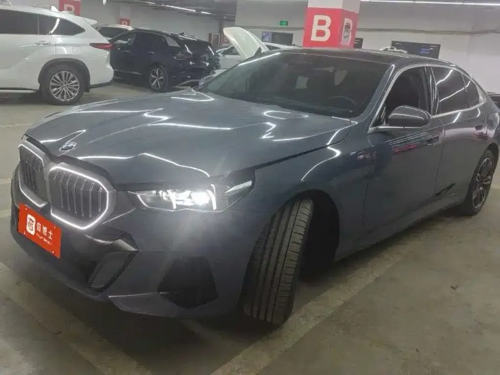 BMW 5 Series — фото 1