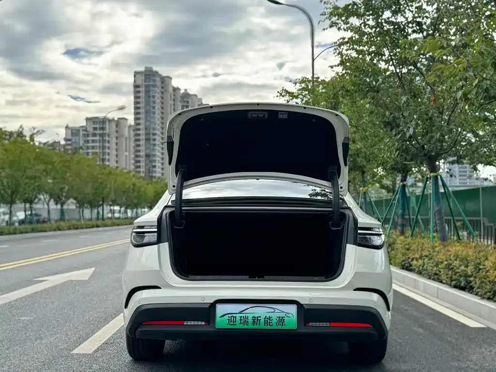 BYD Seal 07 DM-i — фото 10