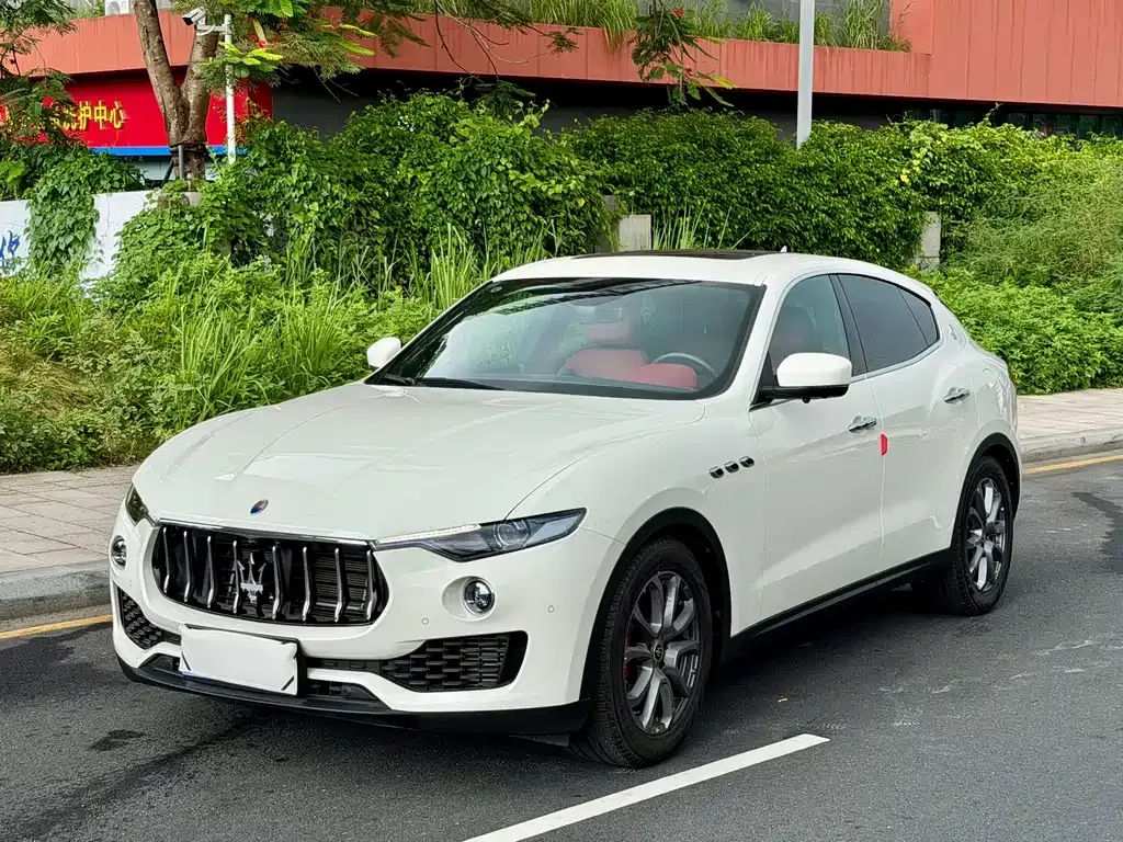 Maserati Levante — фото 1