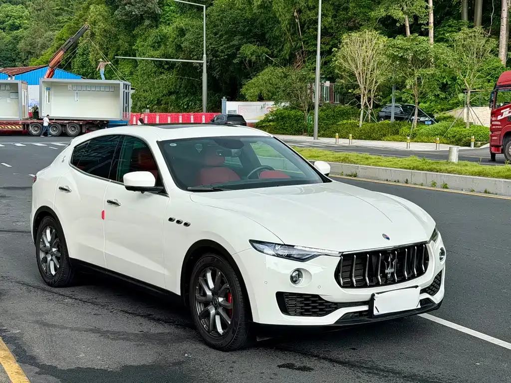 Maserati Levante — фото 6