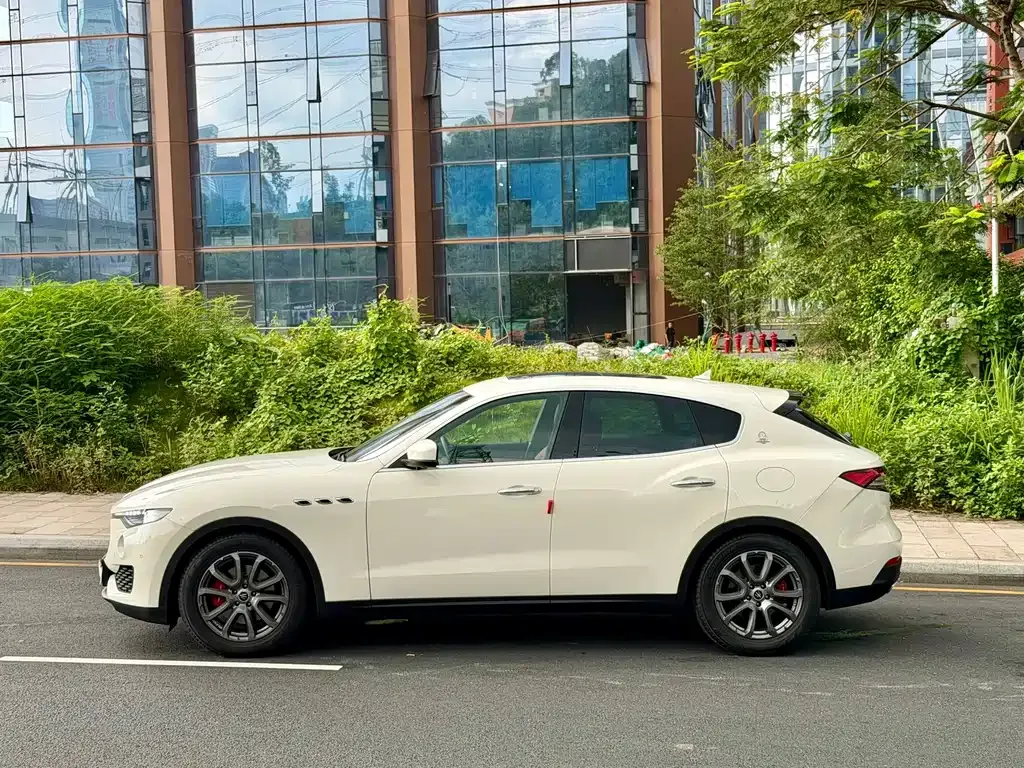 Maserati Levante — фото 10