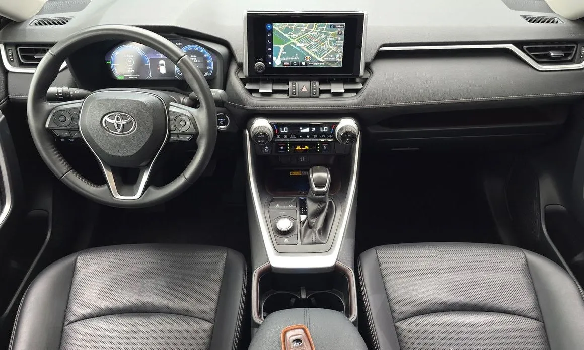 Toyota RAV4 — фото 8