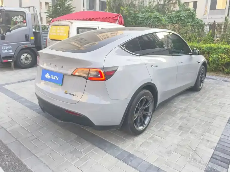 Tesla Model Y — фото 9