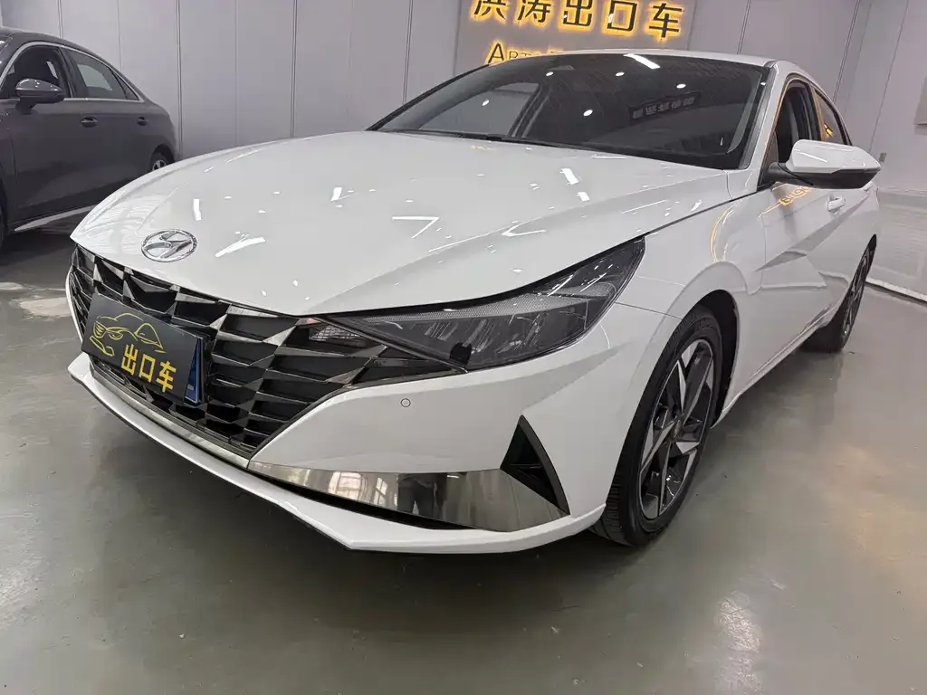 Hyundai Elantra — фото 1