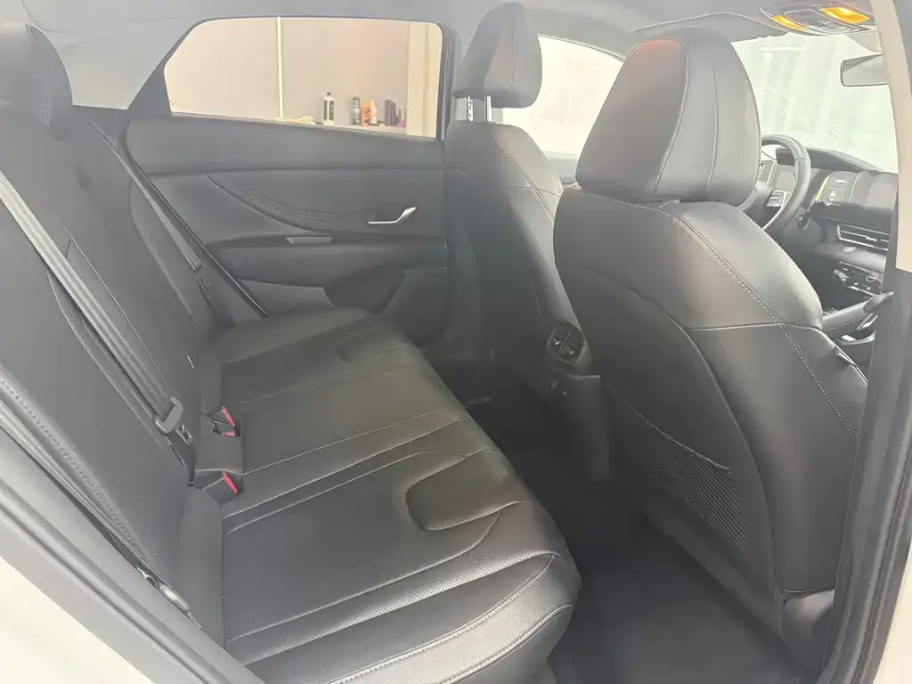 Hyundai Elantra — фото 4