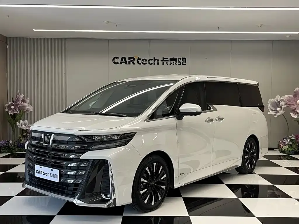 Toyota Vellfire — фото 1