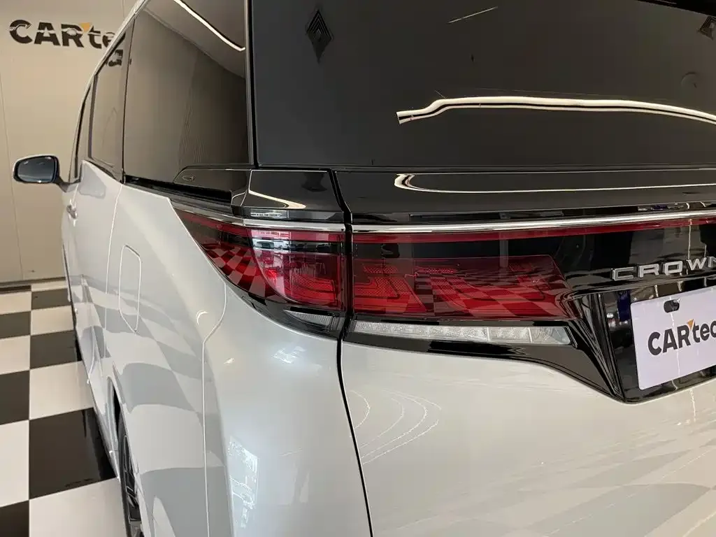 Toyota Vellfire — фото 7