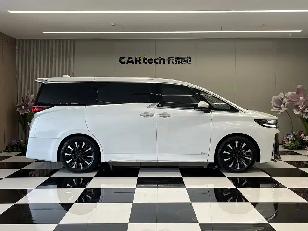 Toyota Vellfire — фото 8