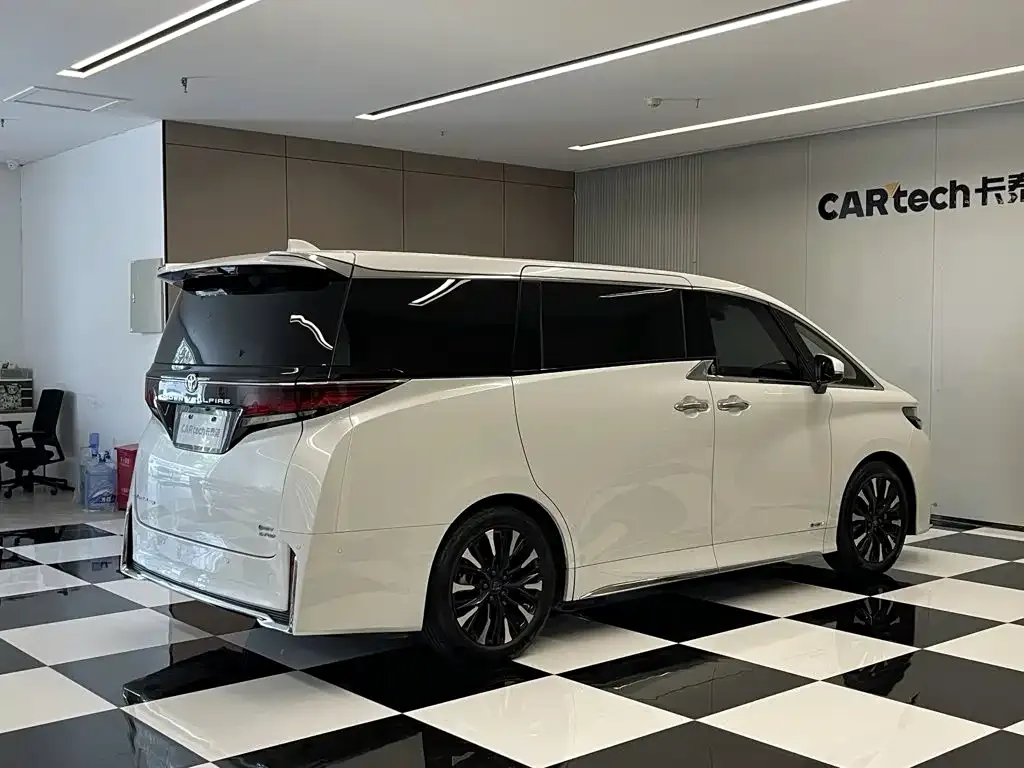 Toyota Vellfire — фото 6