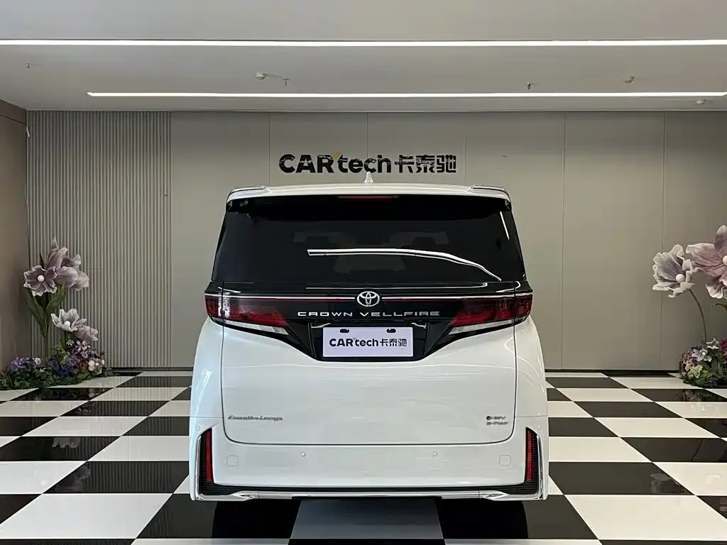 Toyota Vellfire — фото 2