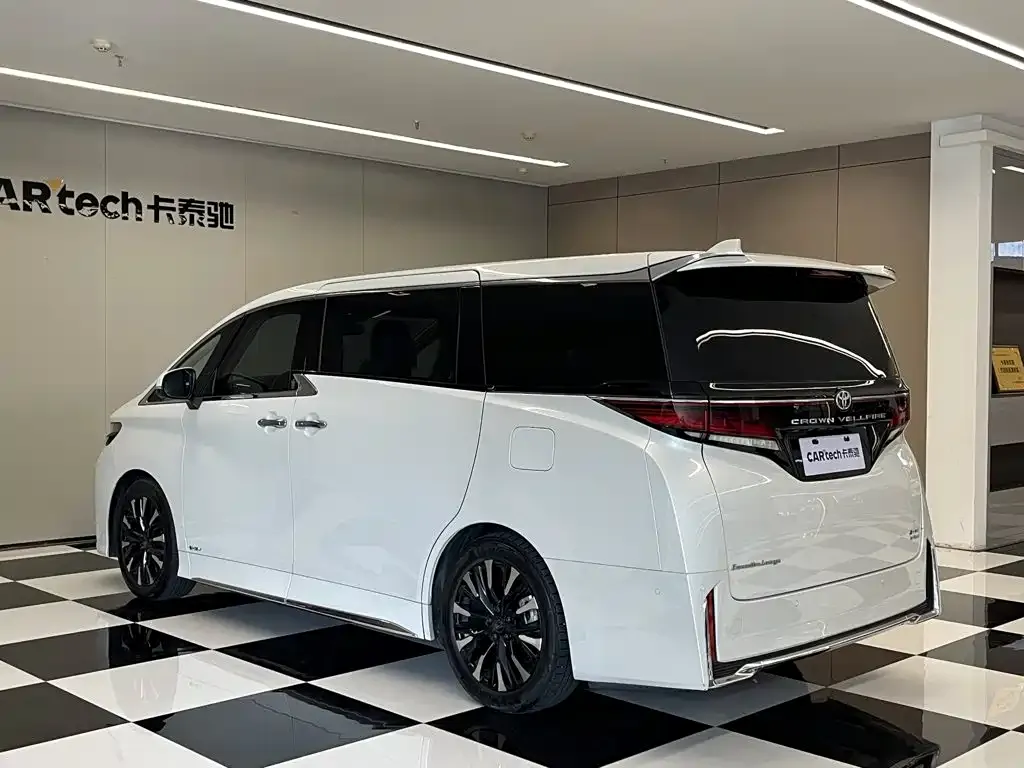 Toyota Vellfire — фото 10