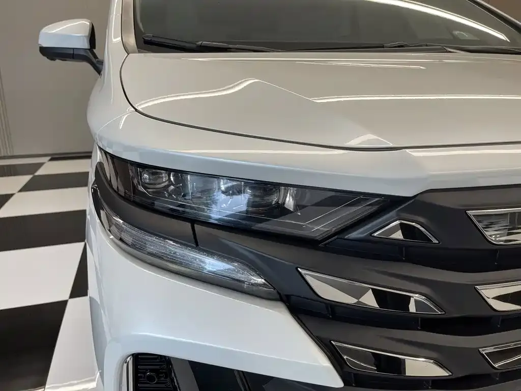 Toyota Vellfire — фото 3