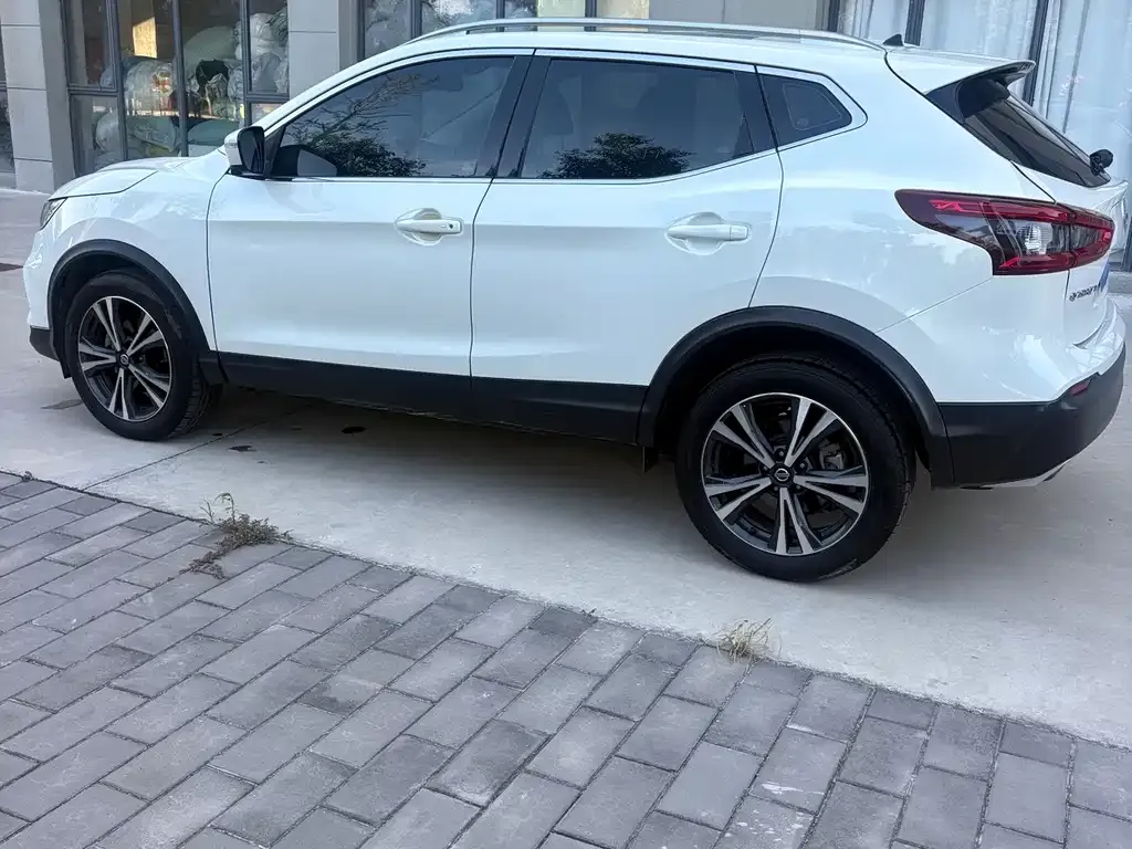 Nissan Qashqai — фото 9