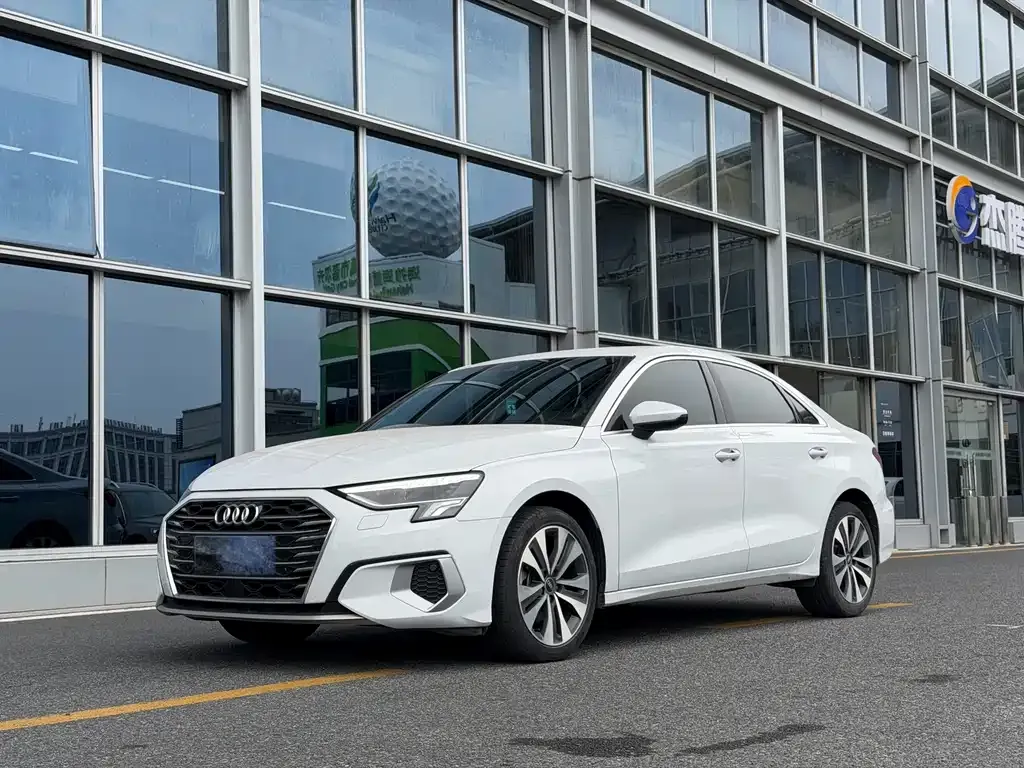Audi A3 — фото 1
