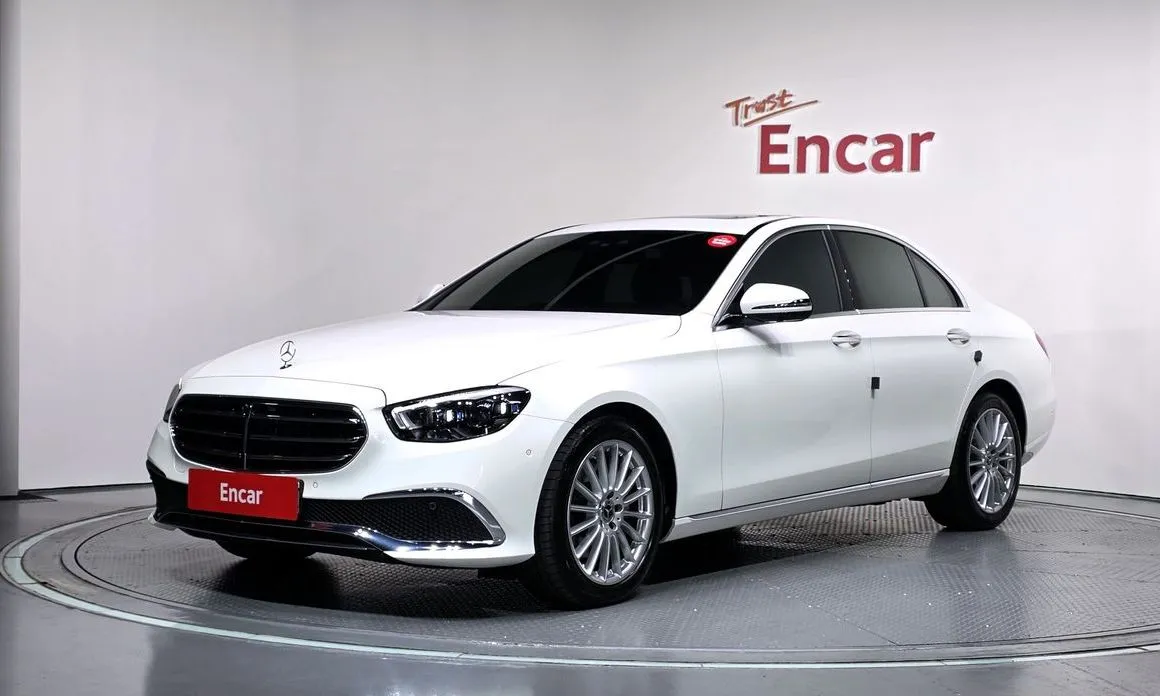 Mercedes-Benz E-Class — фото 1