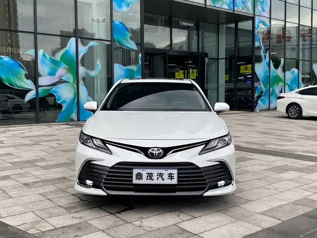 Toyota Camry — фото 9