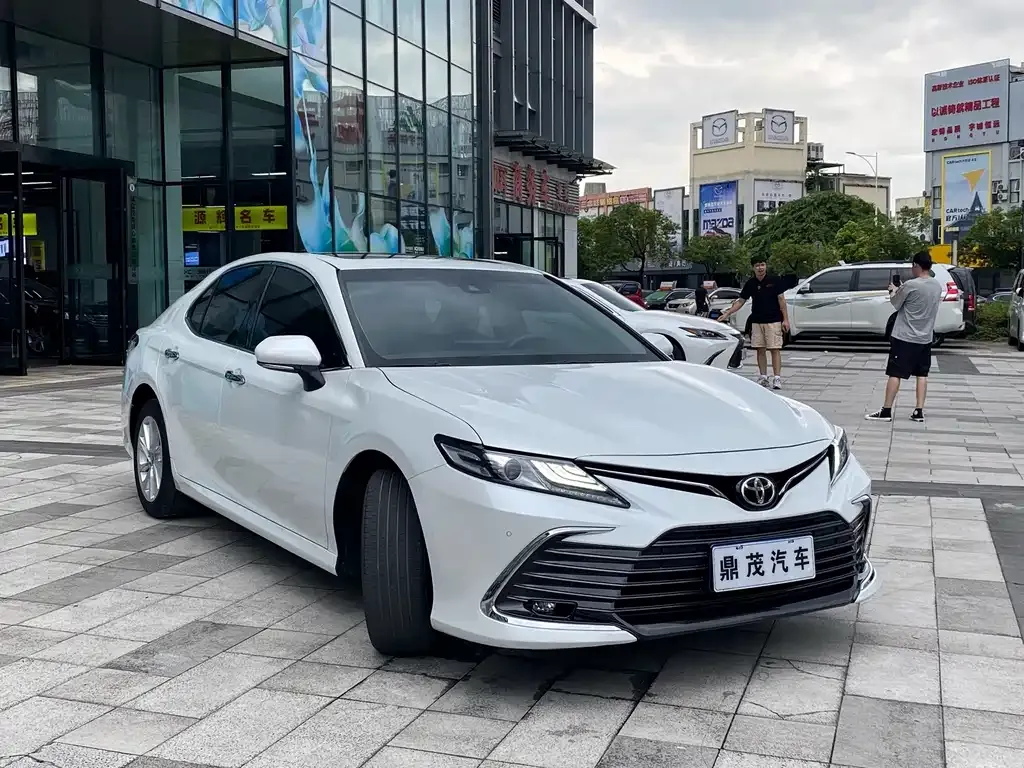 Toyota Camry — фото 3