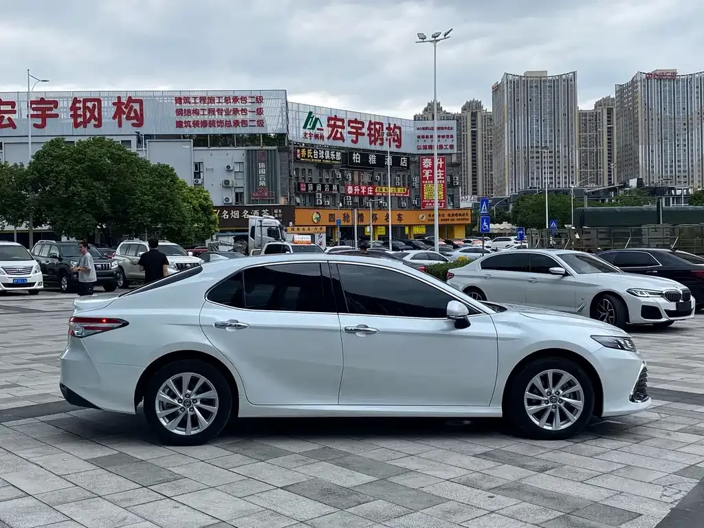 Toyota Camry — фото 7