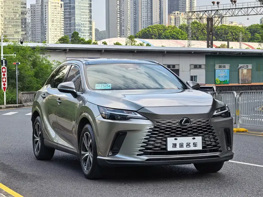 Lexus RX — фото 1