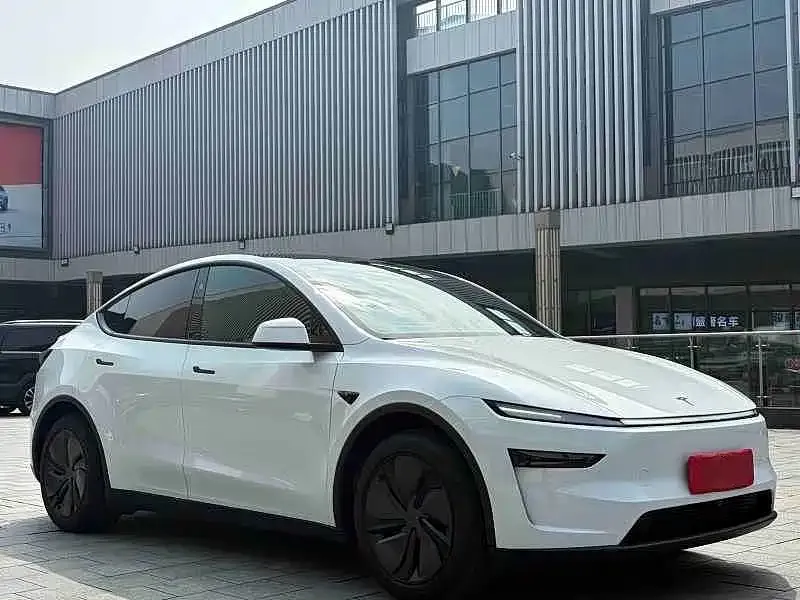Tesla Model Y — фото 5