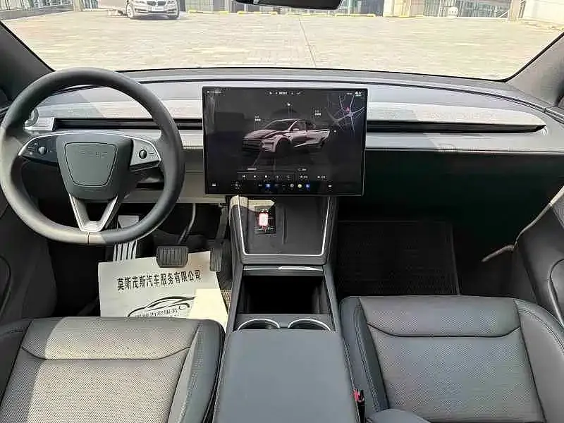 Tesla Model Y — фото 6