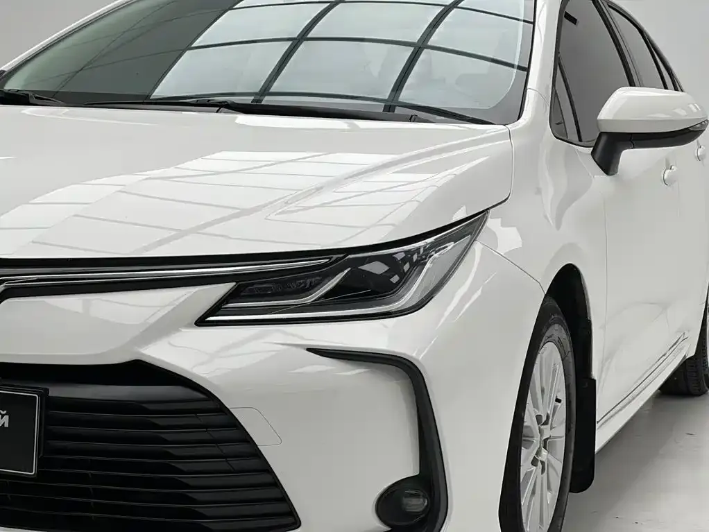 Toyota Corolla — фото 7