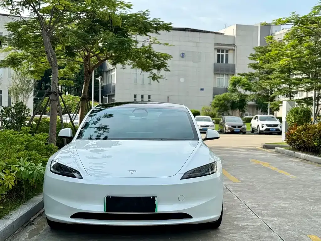 Tesla Model 3 — фото 10
