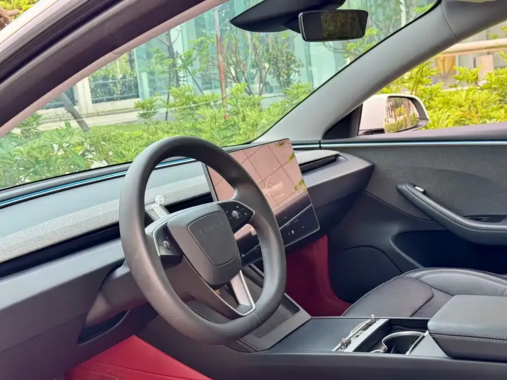 Tesla Model 3 — фото 3