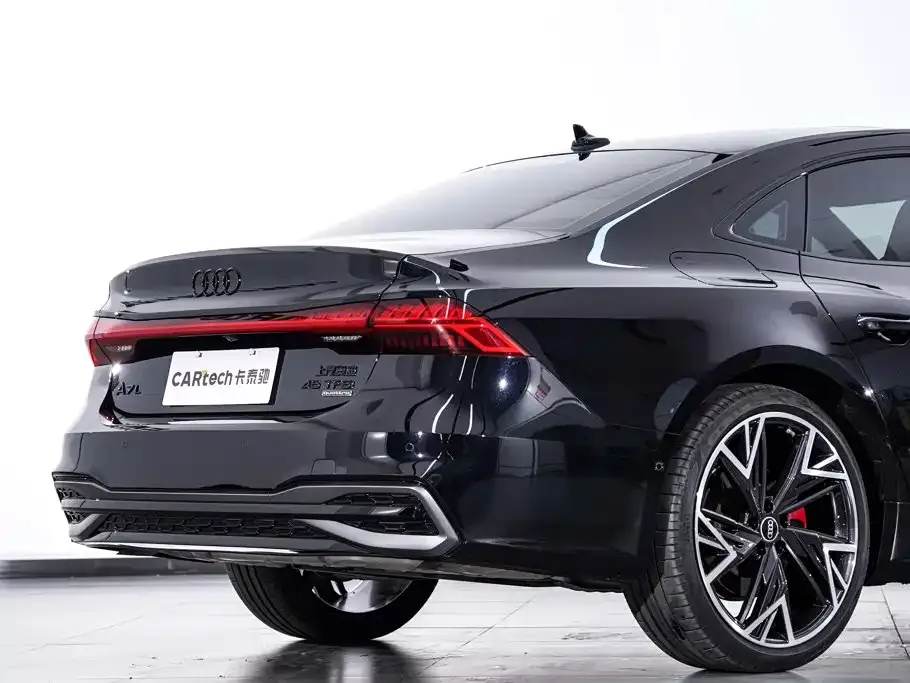 Audi A7L — фото 8