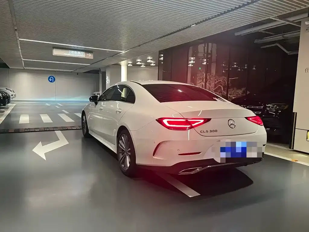 Mercedes-Benz CLS — фото 6