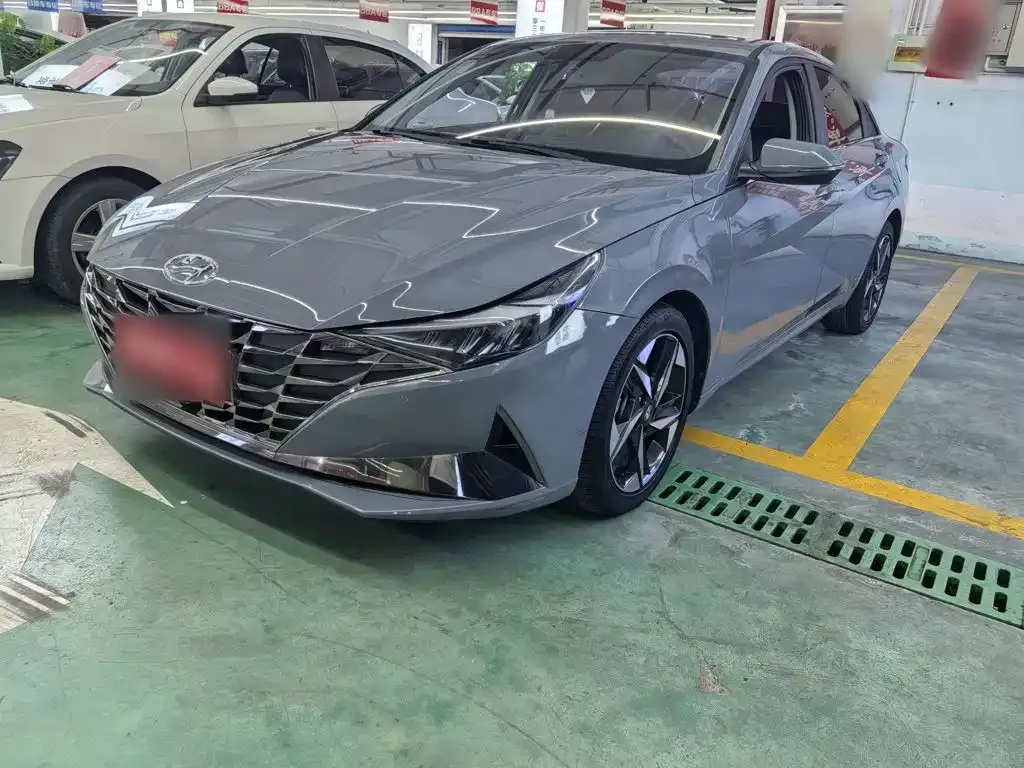 Hyundai Elantra — фото 1