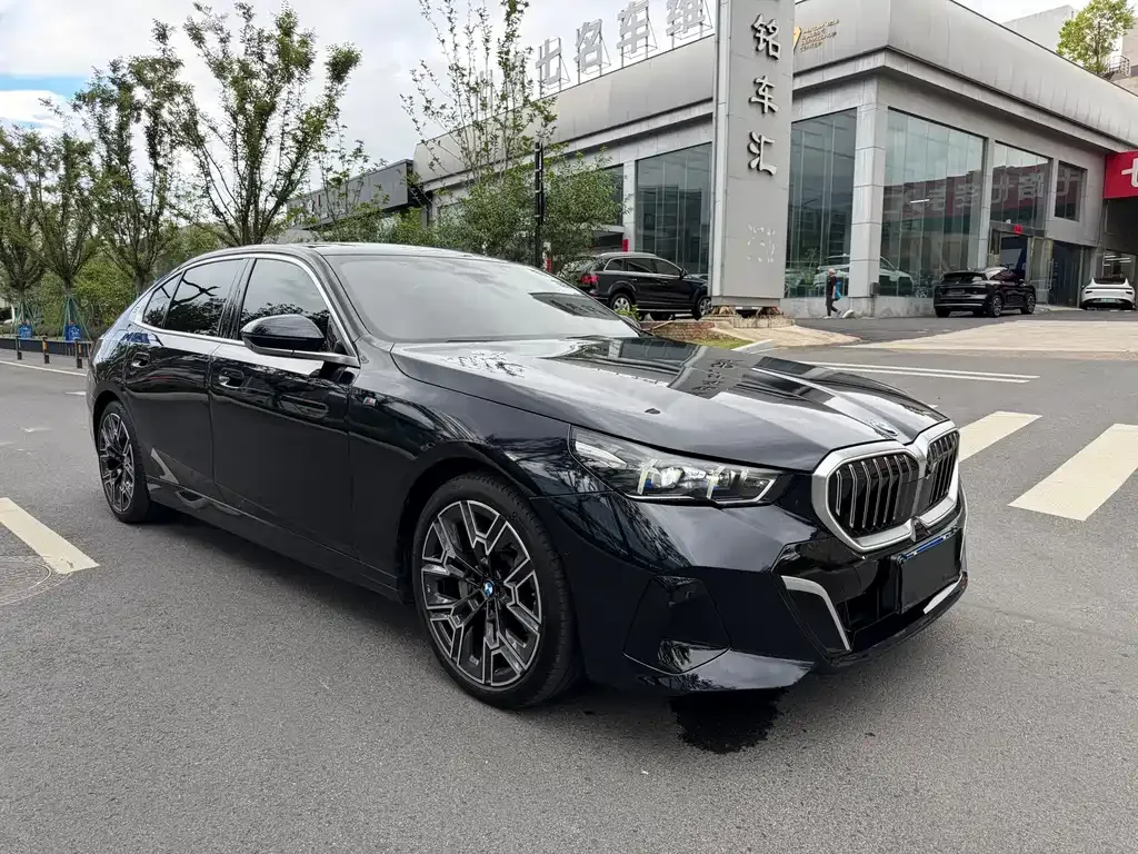 BMW 5 Series — фото 4