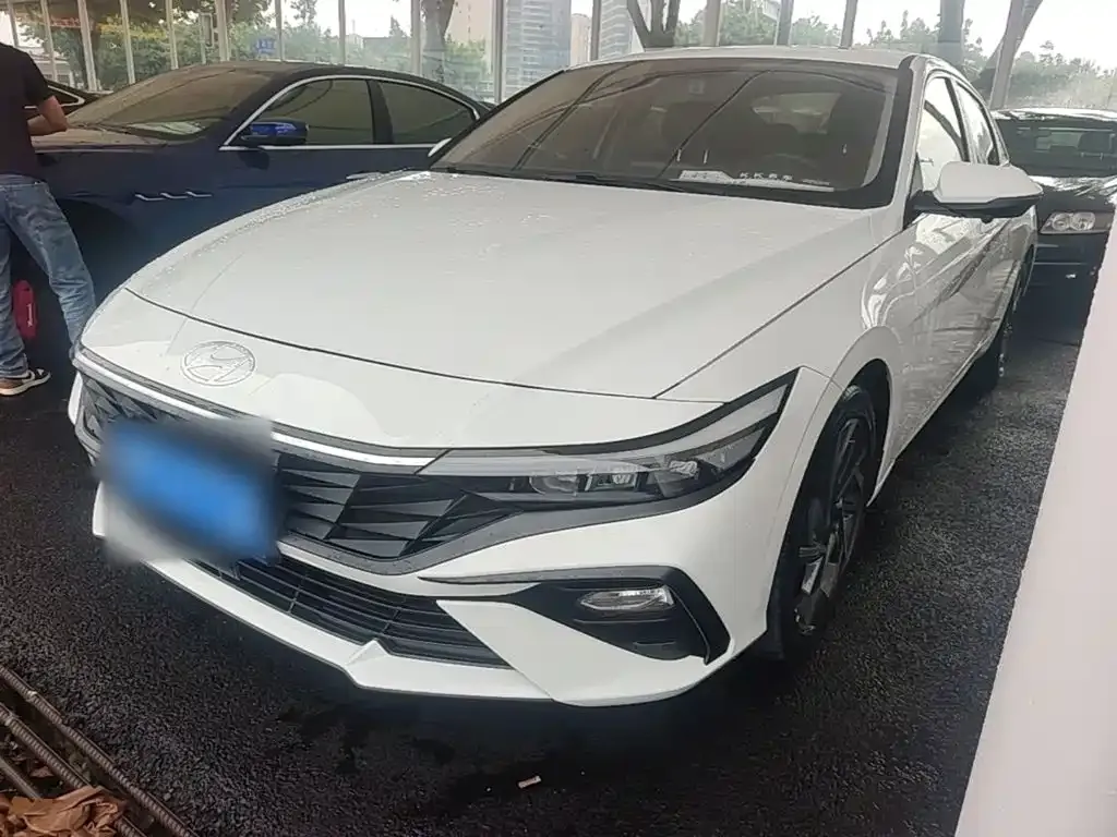 Hyundai Elantra — фото 2